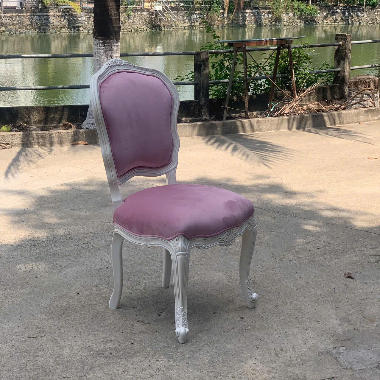 GHẾ ĂN CỔ ĐIỂN LOUIS 15 SƠN TRẮNG